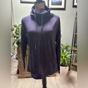 32° Heat Women’s Purple Sweatshirt. No tags but never worn. Size Small.